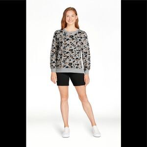 Secret Treasures leopard oversized sweatshirt w/ black biker shorts sz Small